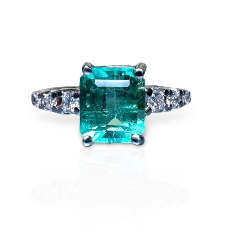 Nice and Clean 1.35ct Authentic Colombian Emerald set on 18k Solid Gold Ring with 0.12ct Natural Diamonds