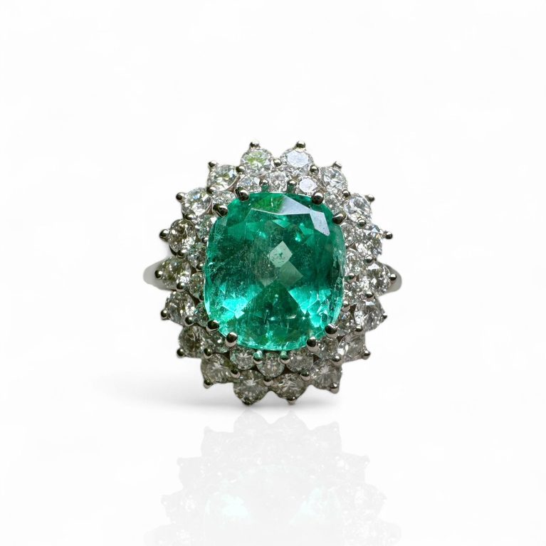 Please try the difference and get Yours this 2.30ct Genuine Colombian Emerald and Diamonds set on 18k Solid Gold Ring