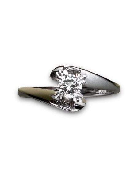 Diamond Solitaire set on 18k Solid Gold 80's Ring