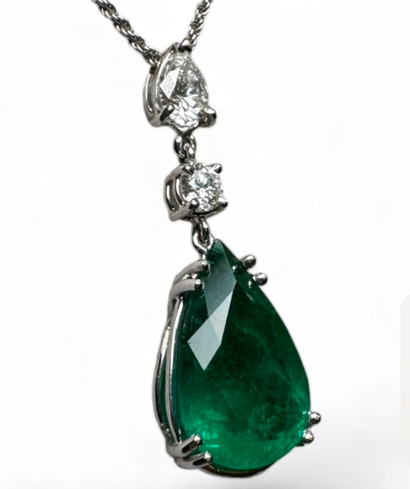 Luxury GRS Certified 8.00ct Genuine Colombian Emerald set on 18k Solid Gold Necklace Pendant with 0.76ct Natural Diamonds