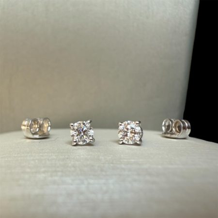 Classic and always Cool 0.40ct Natural Diamond stud Earrings on 18K Solid W gold