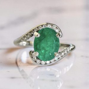 18K White Gold Ring 3.3g - 1.54ct Colombian Emerald - 0.12ct Natural Diamonds - 3.3g