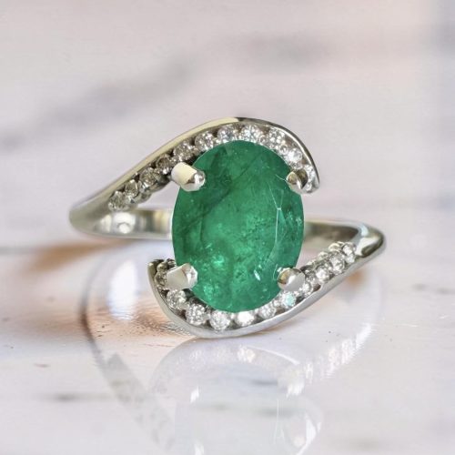 18K White Gold Ring 3.3g - 1.54ct Colombian Emerald - 0.12ct Natural Diamonds - 3.3g