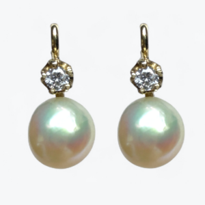 Radiant 750 gold earrings, 6.2 g, Akoya pearls 9.4 mm, 0.36 ct diamonds