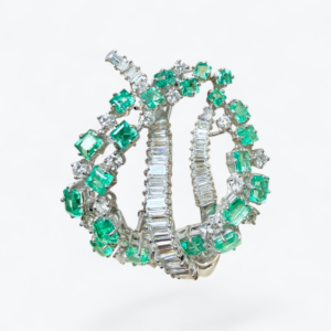 Dazzling 1950s-1960s mid-century brooch, 750 white gold, 12.8 g, 2.20 ct diamonds, 4.50 ct emeralds